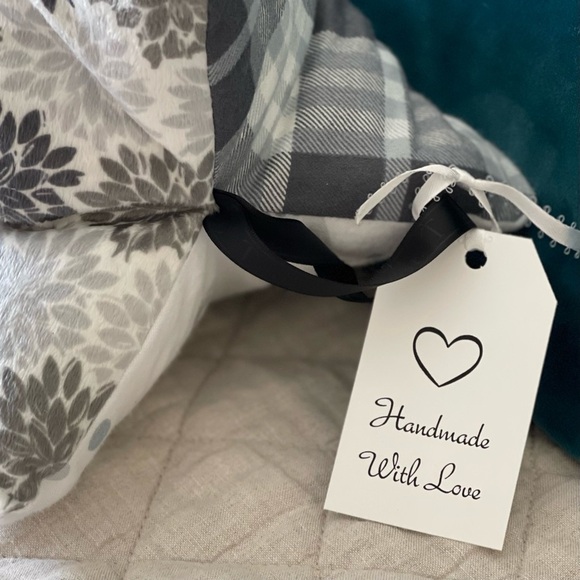 ๐ฅ NWT Handmade Neck Pillow For Travel Lounge Support - Picture 2 of 6